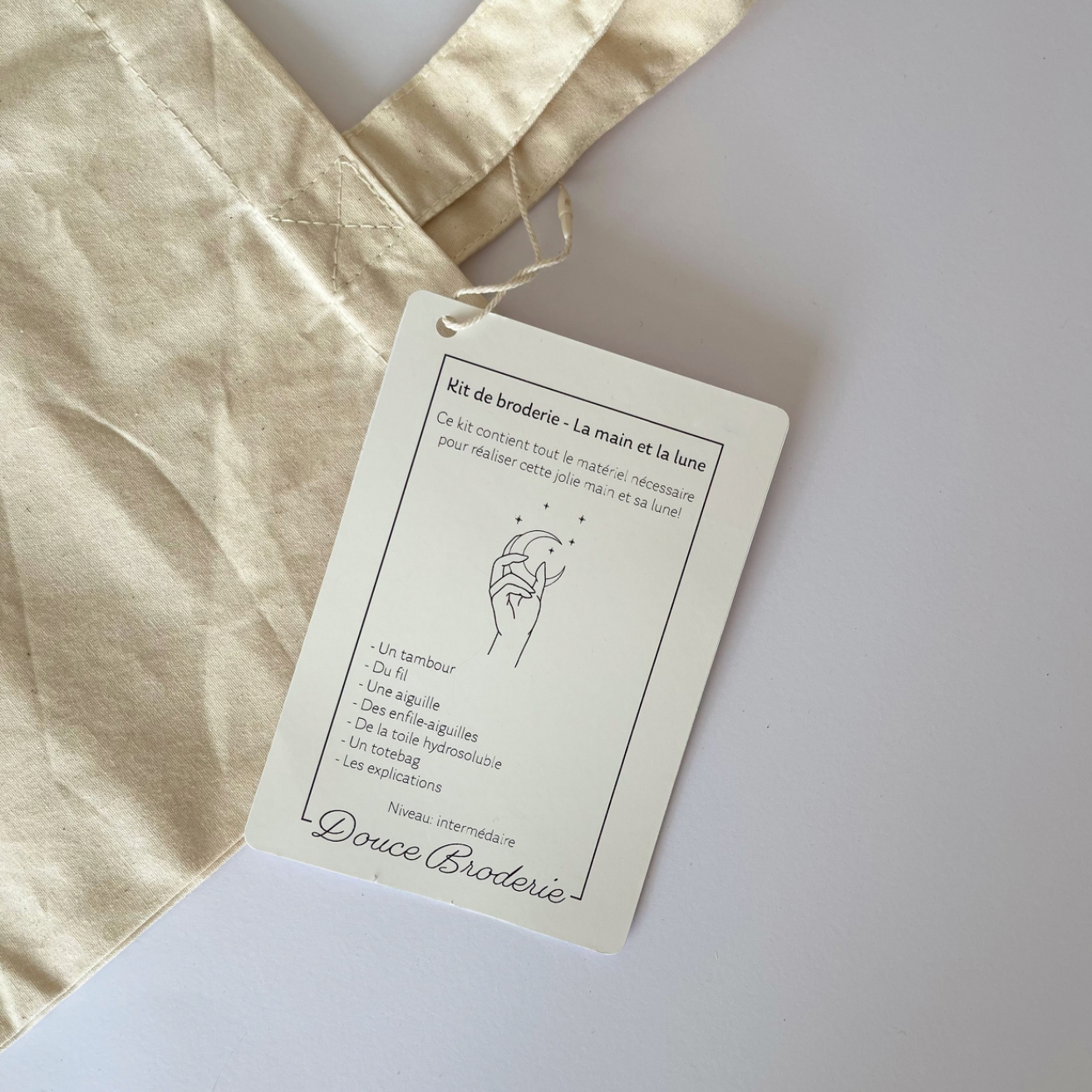 Kit de broderie - La main et la lune