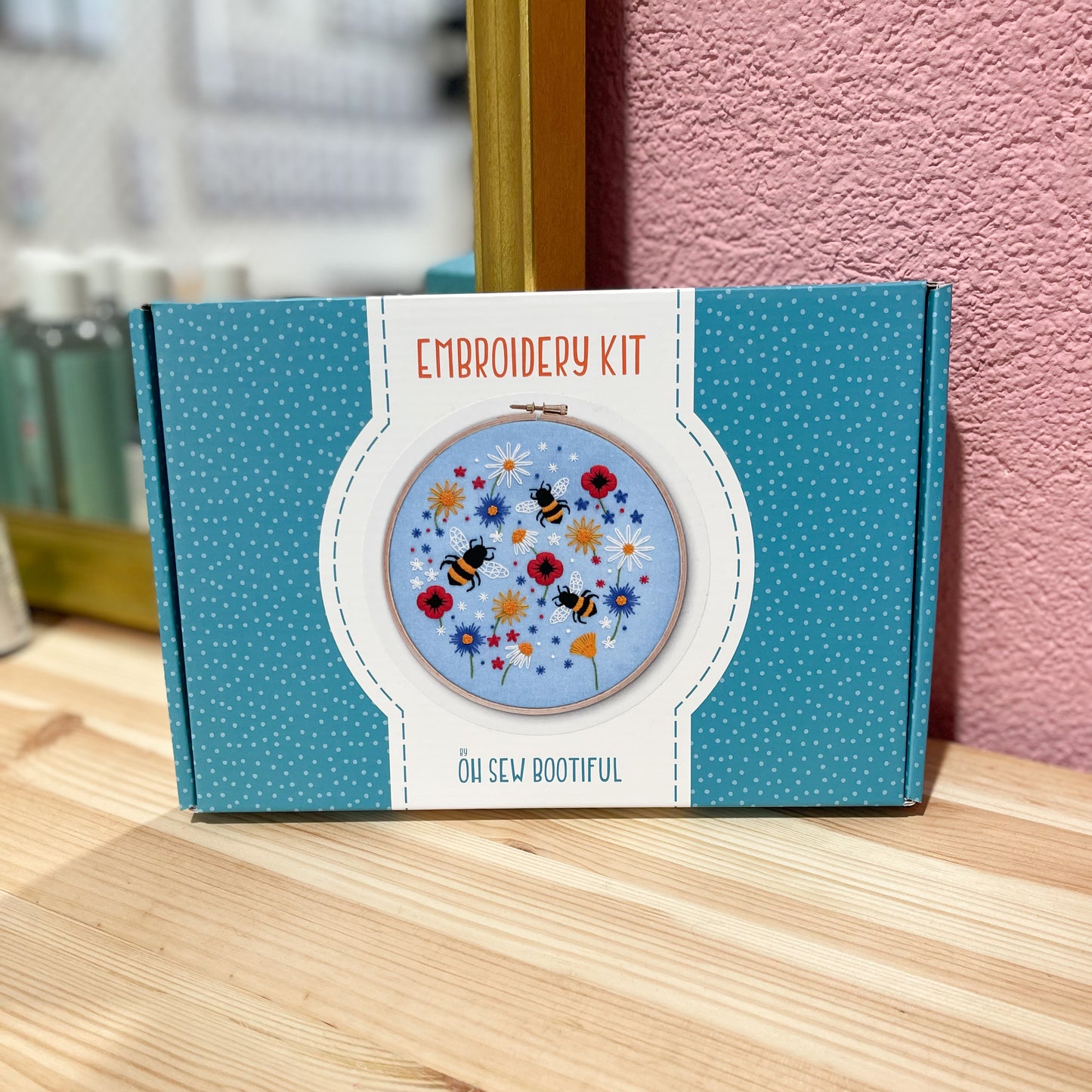 Oh Sew Bootiful – Kit de broderie Bees & Wildflowers