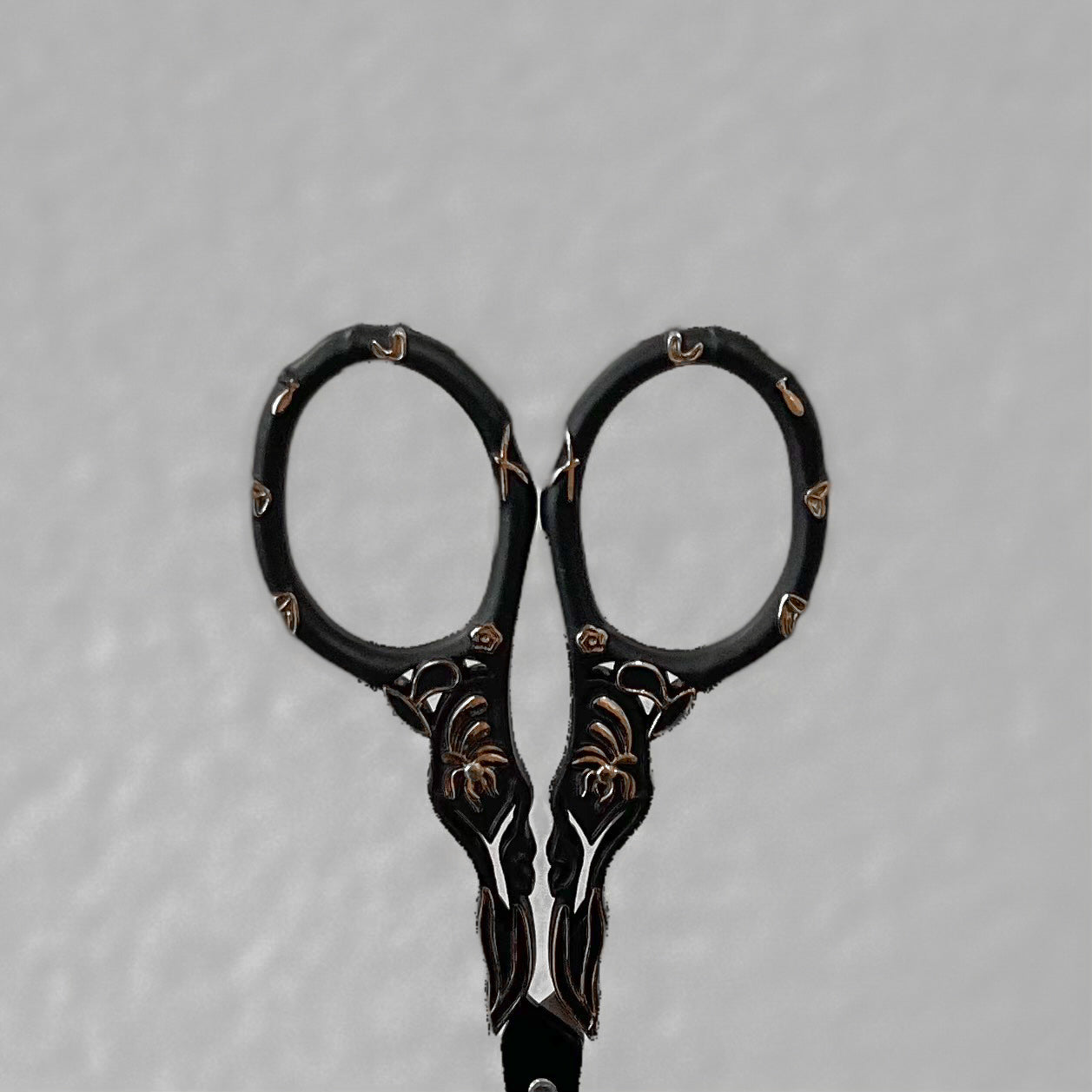 Ciseaux de broderie - noir et doré