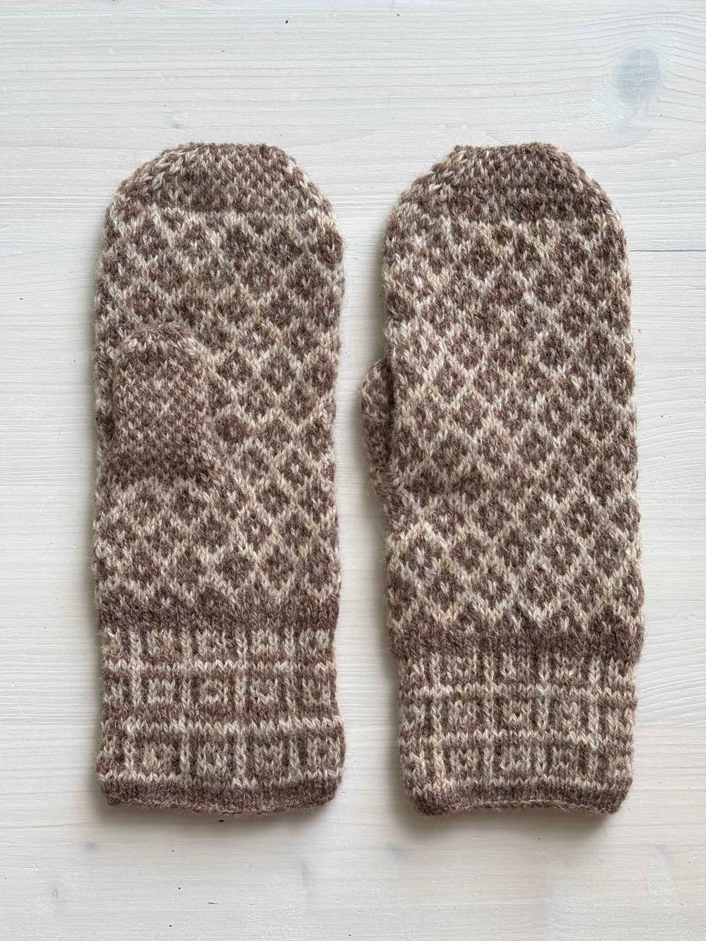 Patron de tricot Biches et Bûches - Matilda mittens