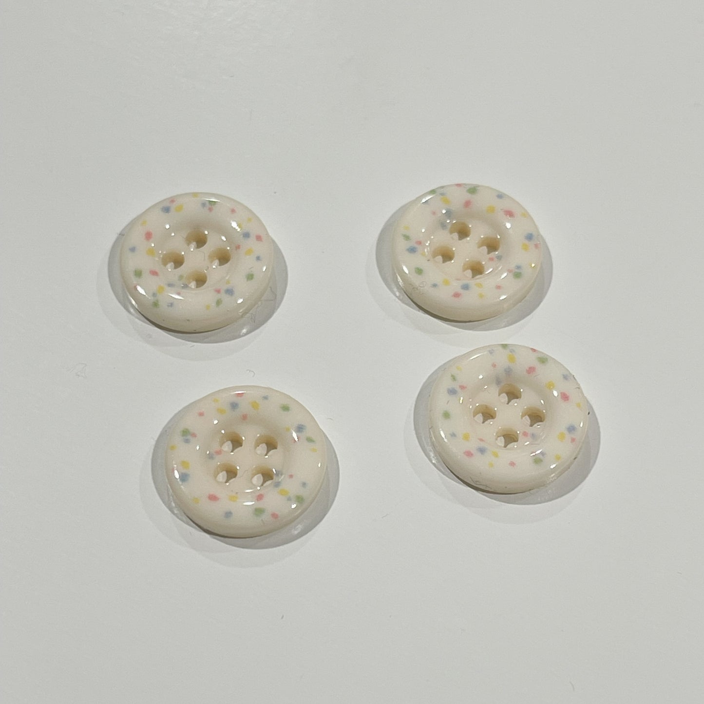 Boutons décoratifs – Blancs tachetés