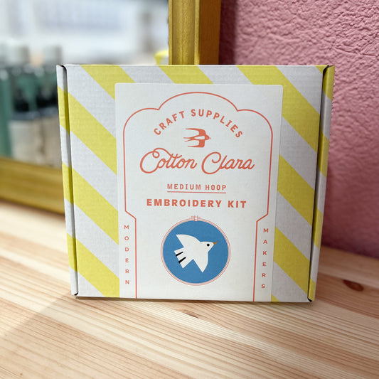 Cotton Clara - Kit de broderie Oiseau blanc
