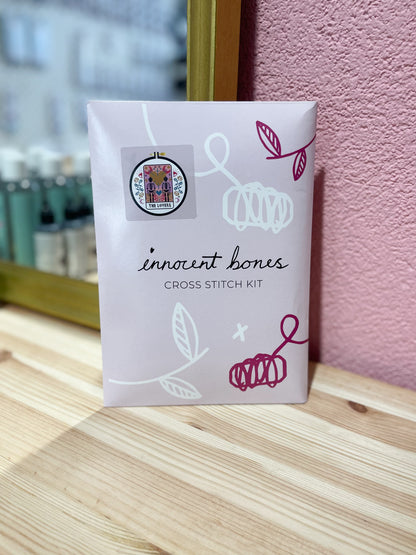 Innocent Bones - Kit de point de croix The Lovers